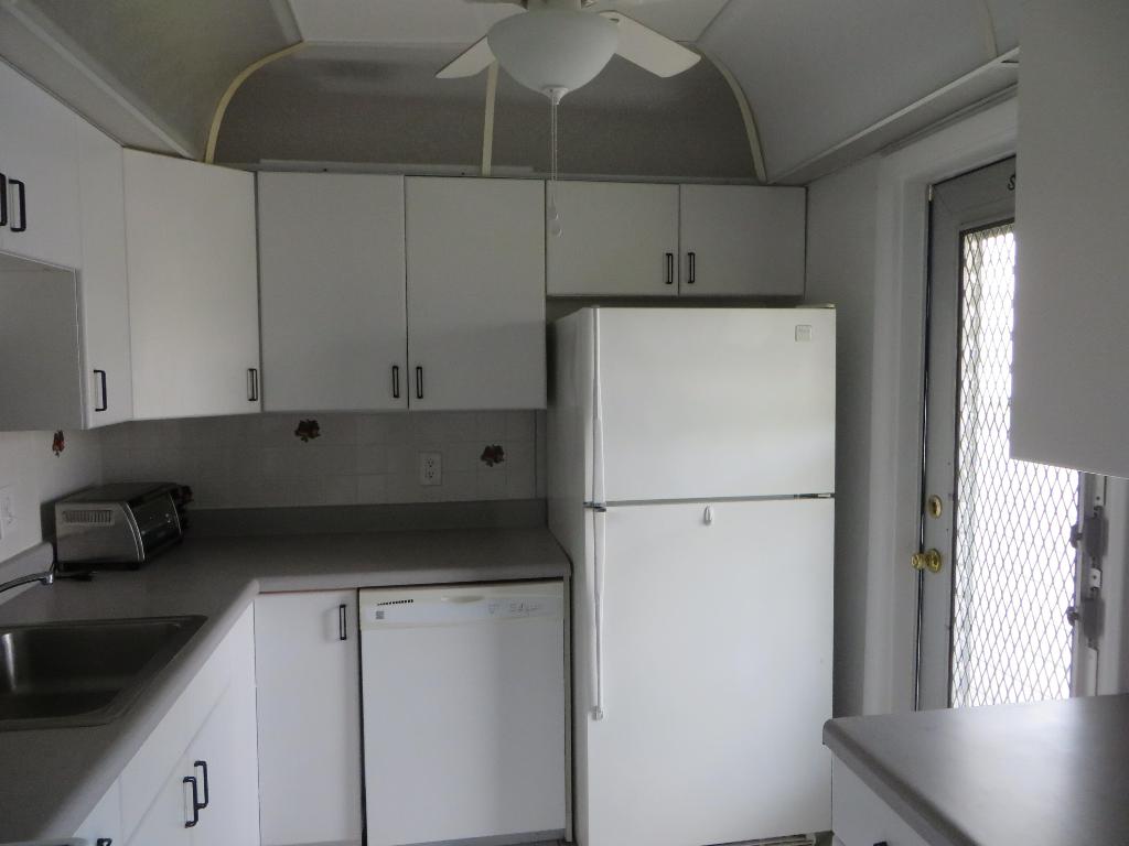 VILLAGE ROYALE CONDO 6 - Residential Lease