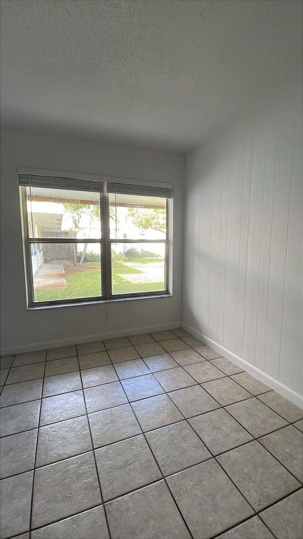 Lloyd Estates 25-47 B - Residential Lease