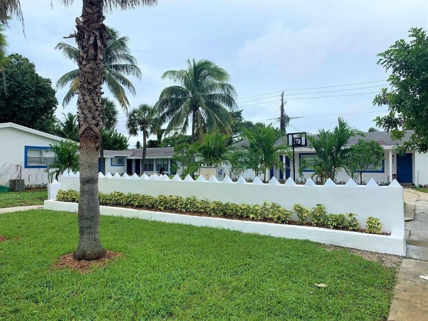 Welcome to this lovely 2-bedroom, 2-bathroom apartment located in Oakland Park, Florida. This cozy and inviting apartment is perfect for those who want to experience the relaxed coastal lifestyle of one of South Florida's most charming cities.As you enter the apartment, you'll immediately notice the bright and airy atmosphere. The kitchen is fully equipped with a refrigerator and stove.