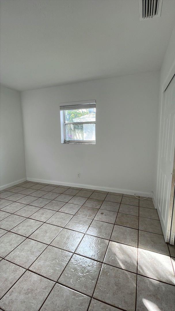 Lloyd Estates 25-47 B - Residential Lease