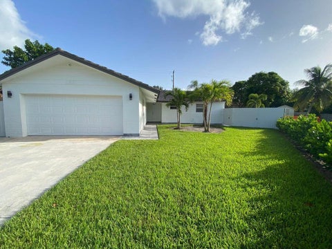 Photo of 1831 EAST Court, Lake Clarke Shores, FL 33406 (MLS # B26079648)