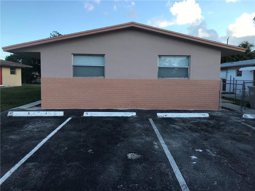 JUST REMODEL READY FOR NEW TENANT TO MOVE IN, EVERYTHING IS NEW. NEW KITCHEN, NEW APPLIANCES, NEW CENTRAL AC, PRIVATE BACKYARD AND MORE