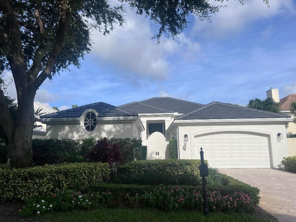 Photo of 1128 Crystal Drive, Palm Beach Gardens, FL 33418 (MLS # R10982511)
