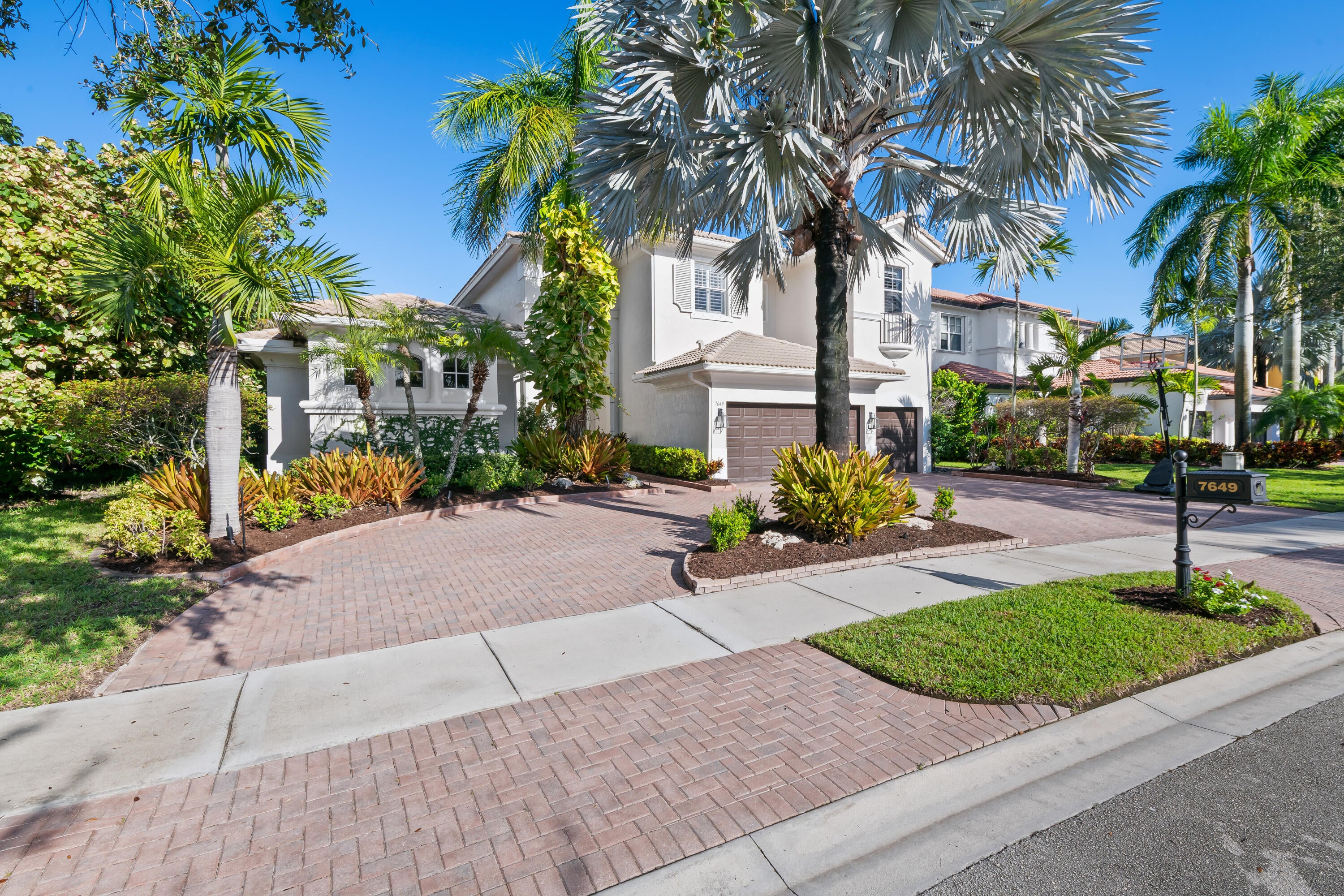 7649 NW 117TH Lane, Parkland, FL, 33076/$1,649,900 2 7649 NW 117TH Lane