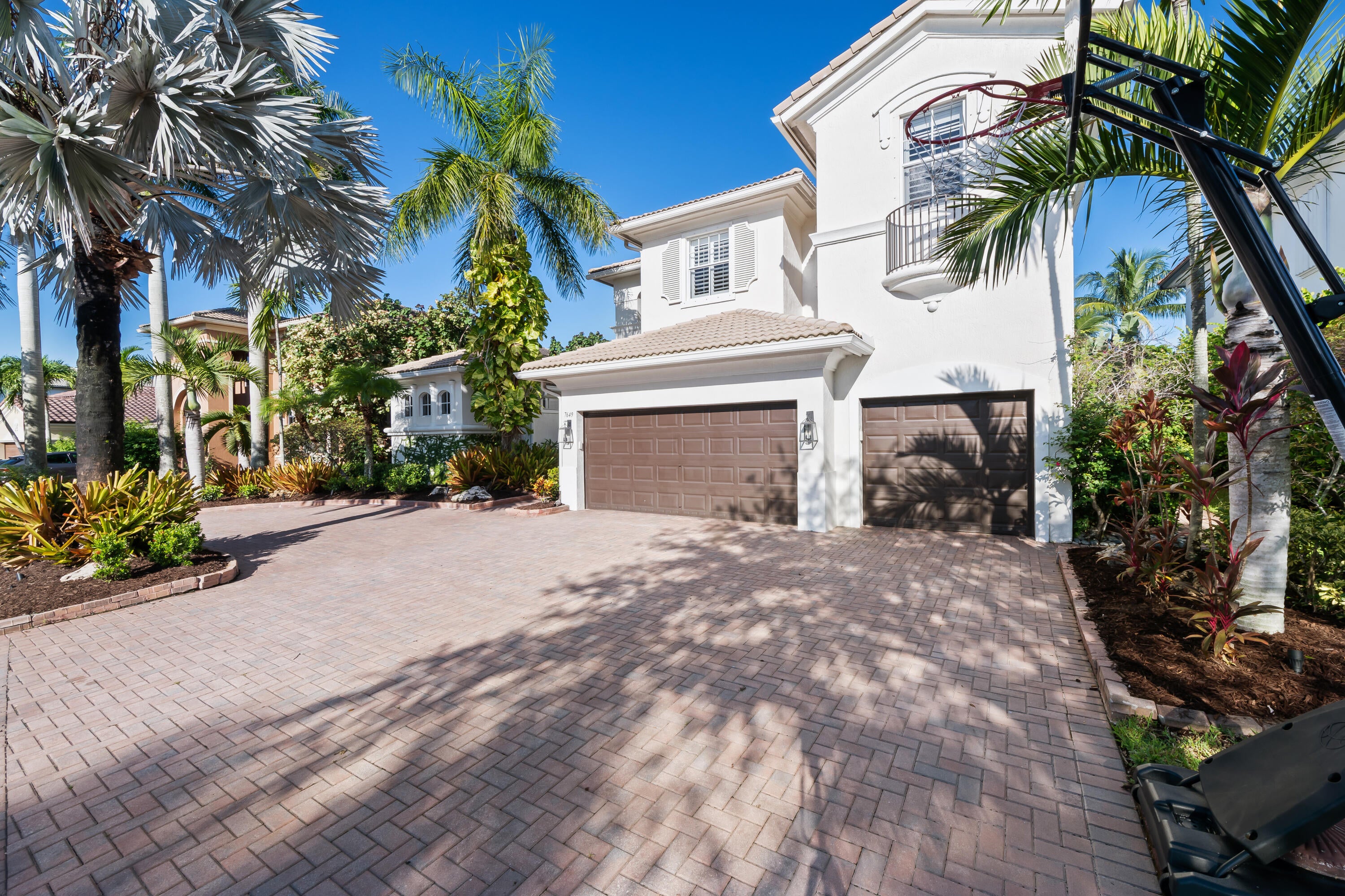 7649 NW 117TH Lane, Parkland, FL, 33076/$1,649,900 4 7649 NW 117TH Lane