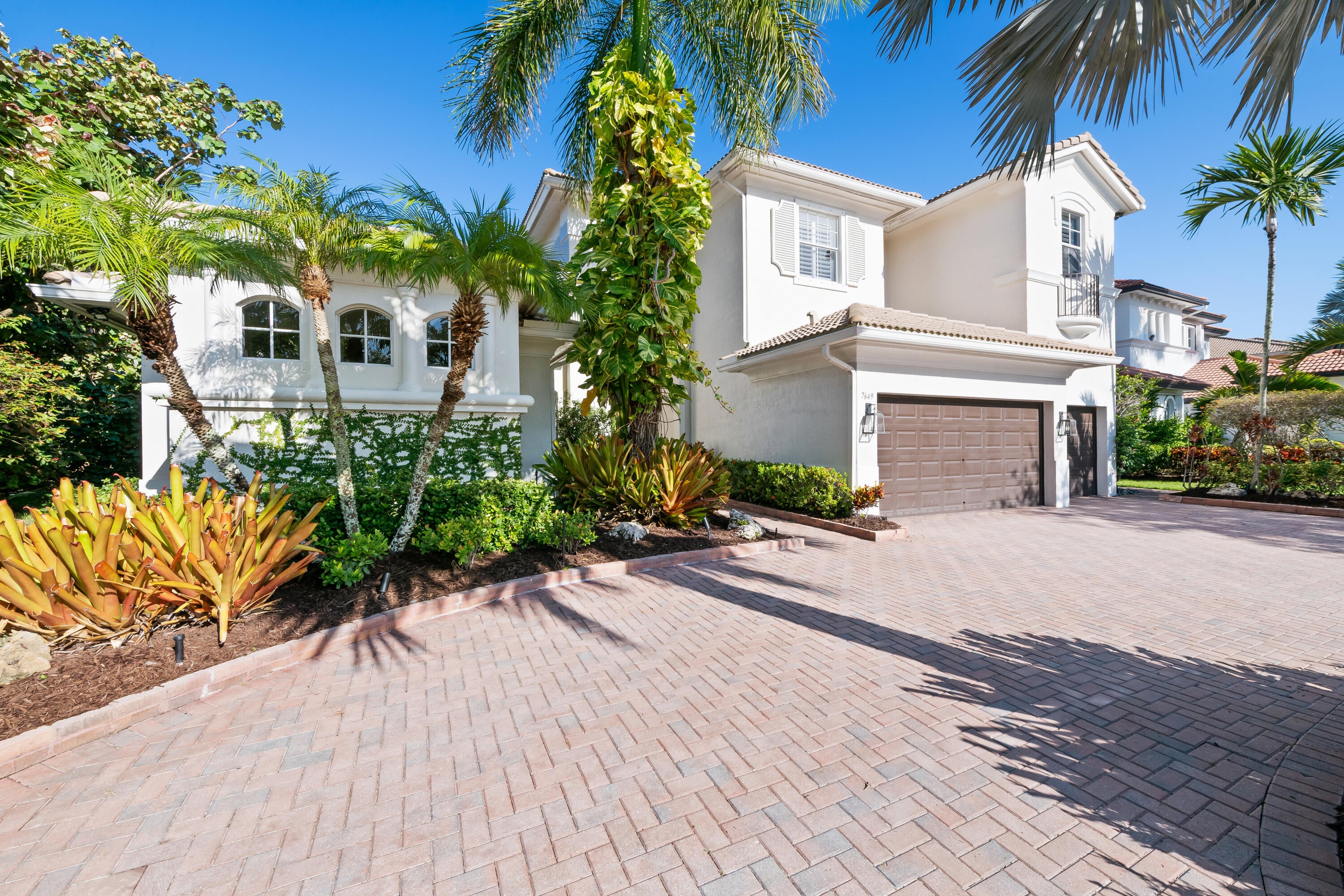 7649 NW 117TH Lane, Parkland, FL, 33076/$1,649,900 3 7649 NW 117TH Lane