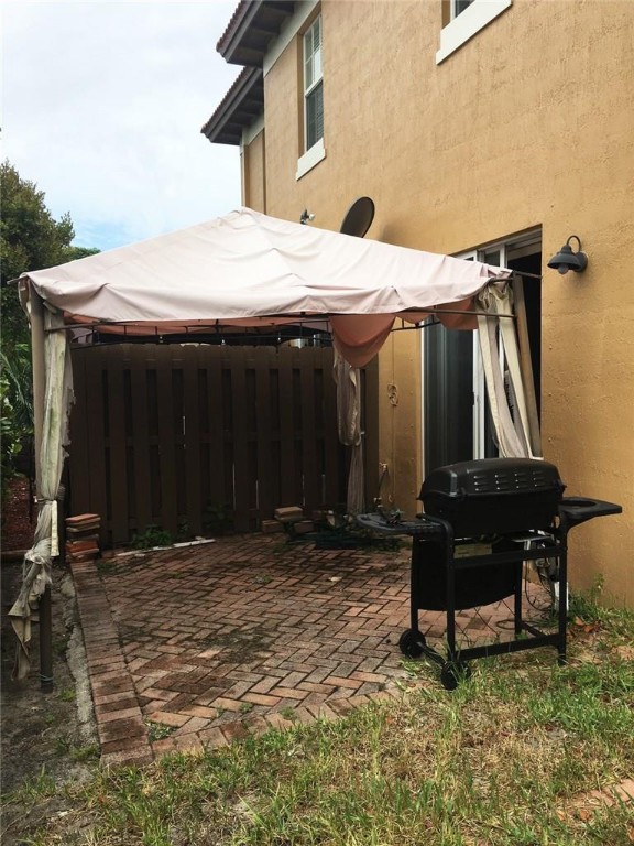 JULIA GARDENS - Residential