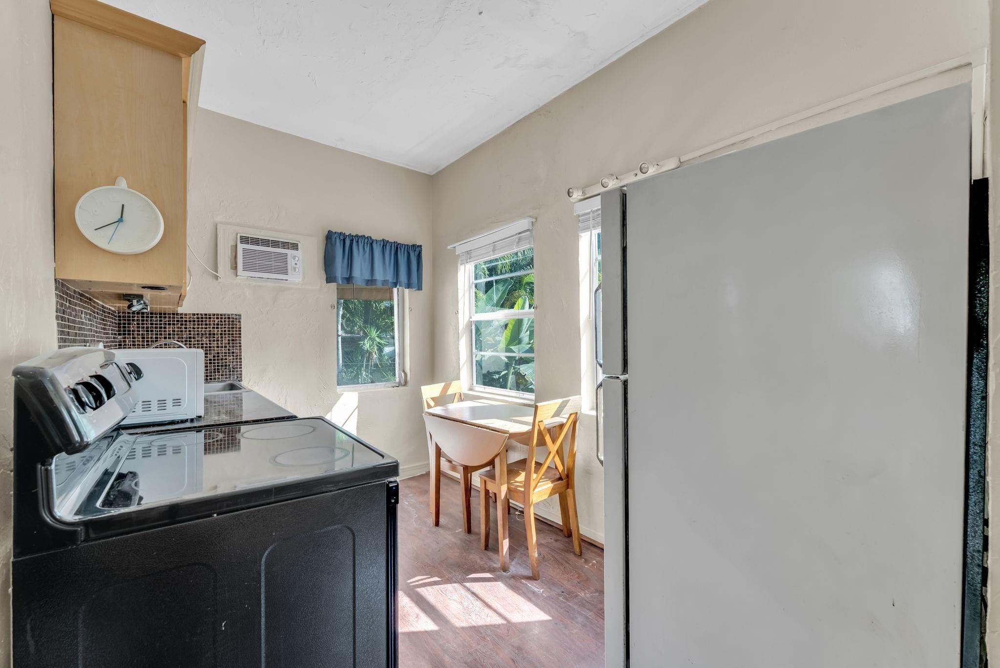 Hollywood 1-21 B - Residential Lease