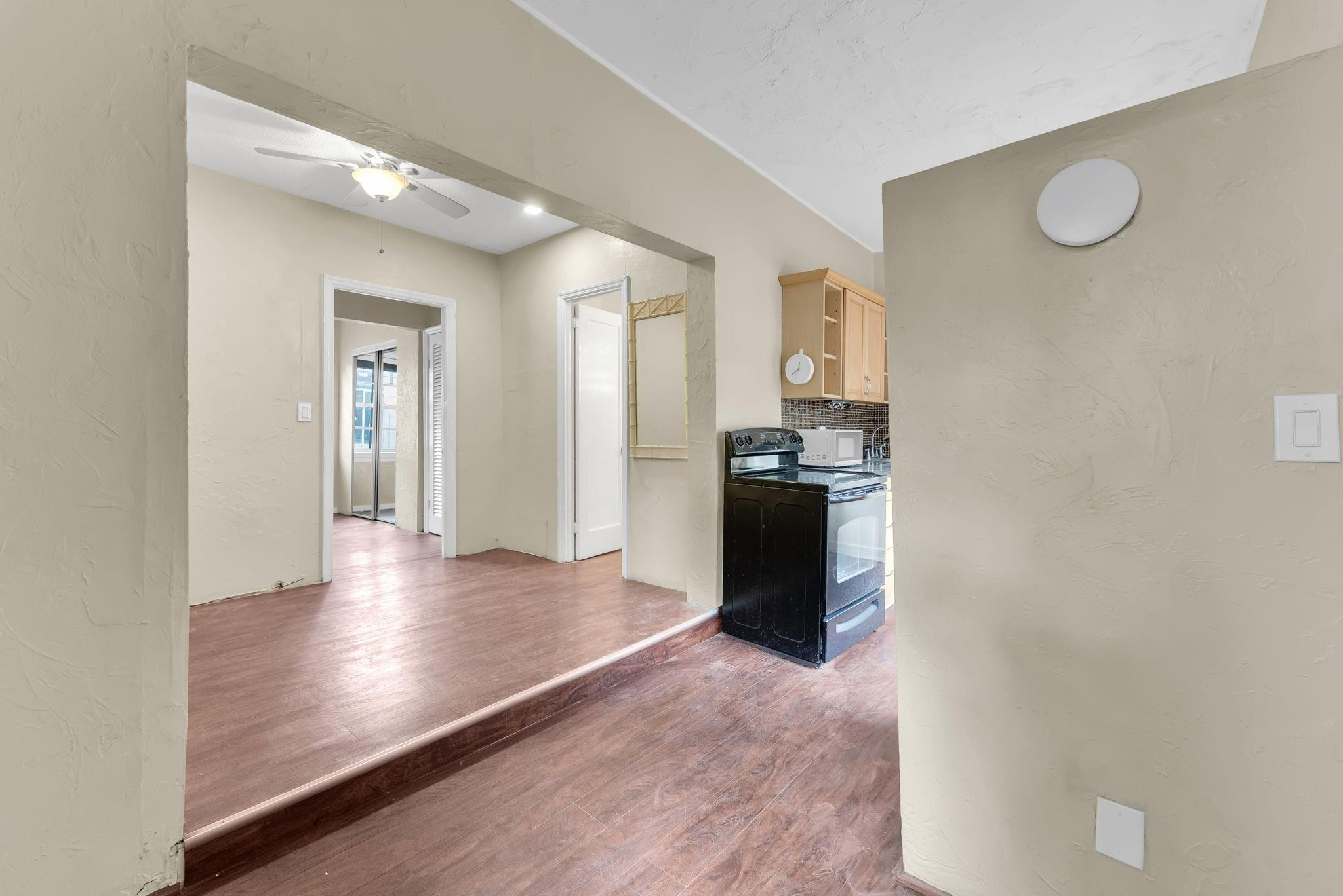 Hollywood 1-21 B - Residential Lease