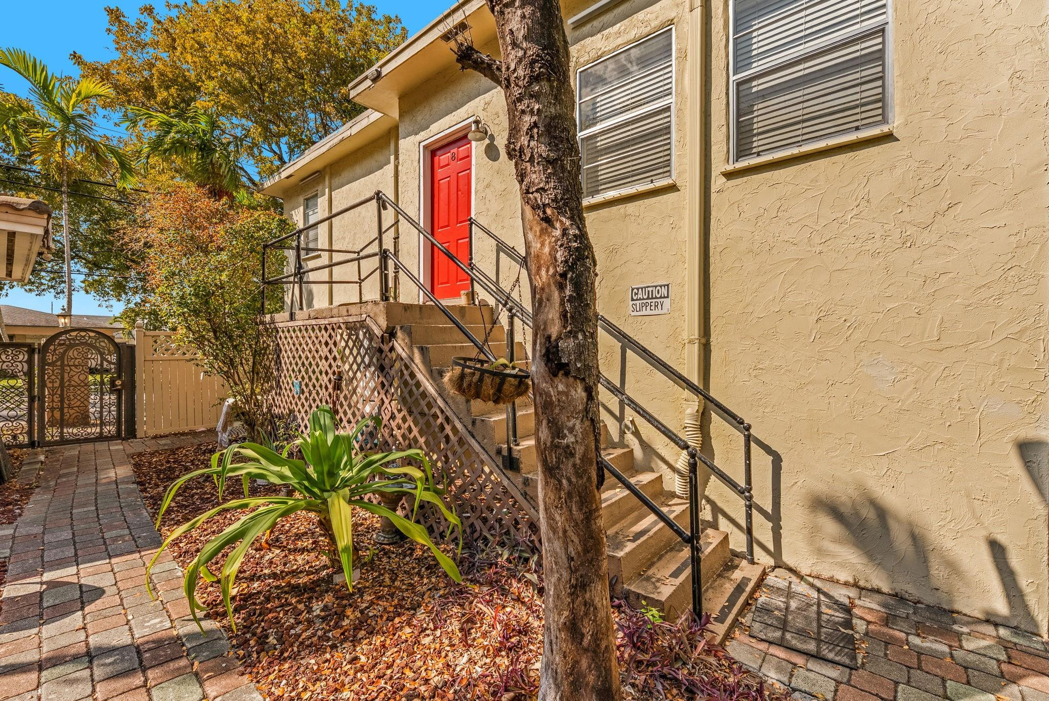 Hollywood 1-21 B - Residential Lease