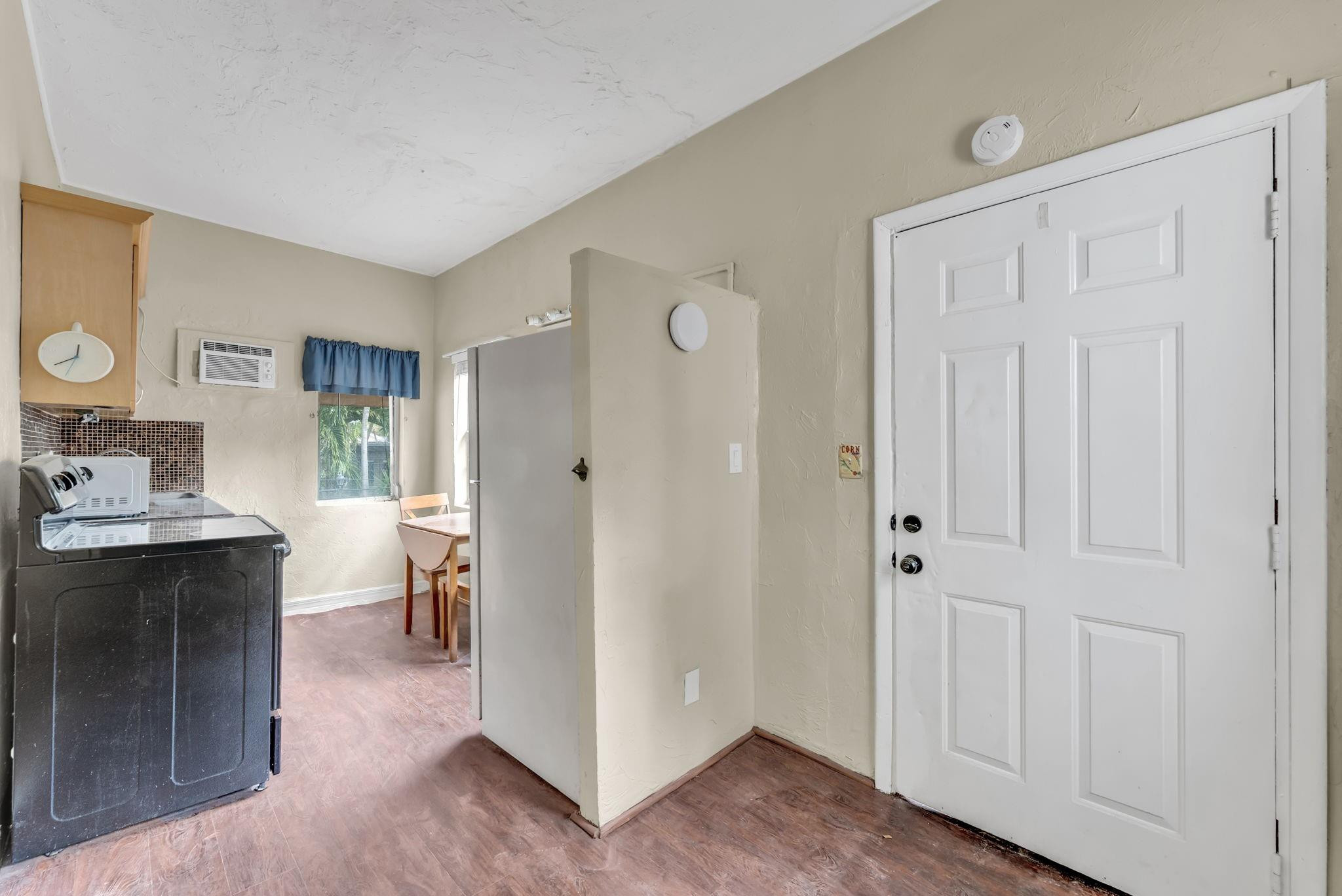 Hollywood 1-21 B - Residential Lease