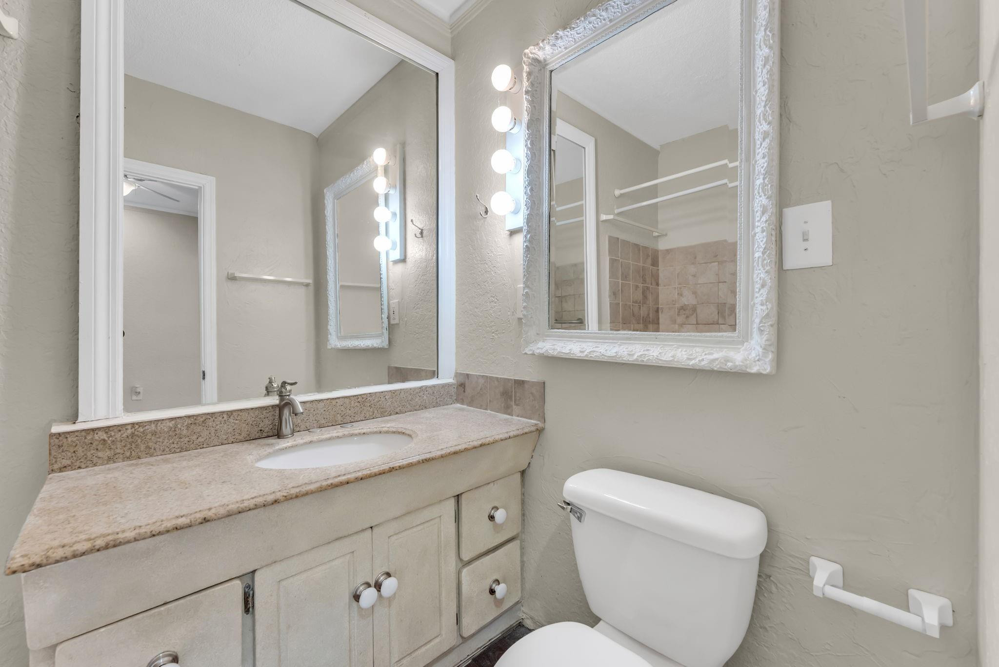 Hollywood 1-21 B - Residential Lease