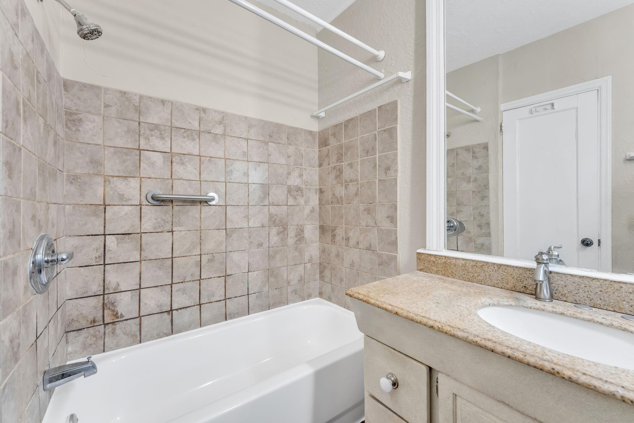 Hollywood 1-21 B - Residential Lease