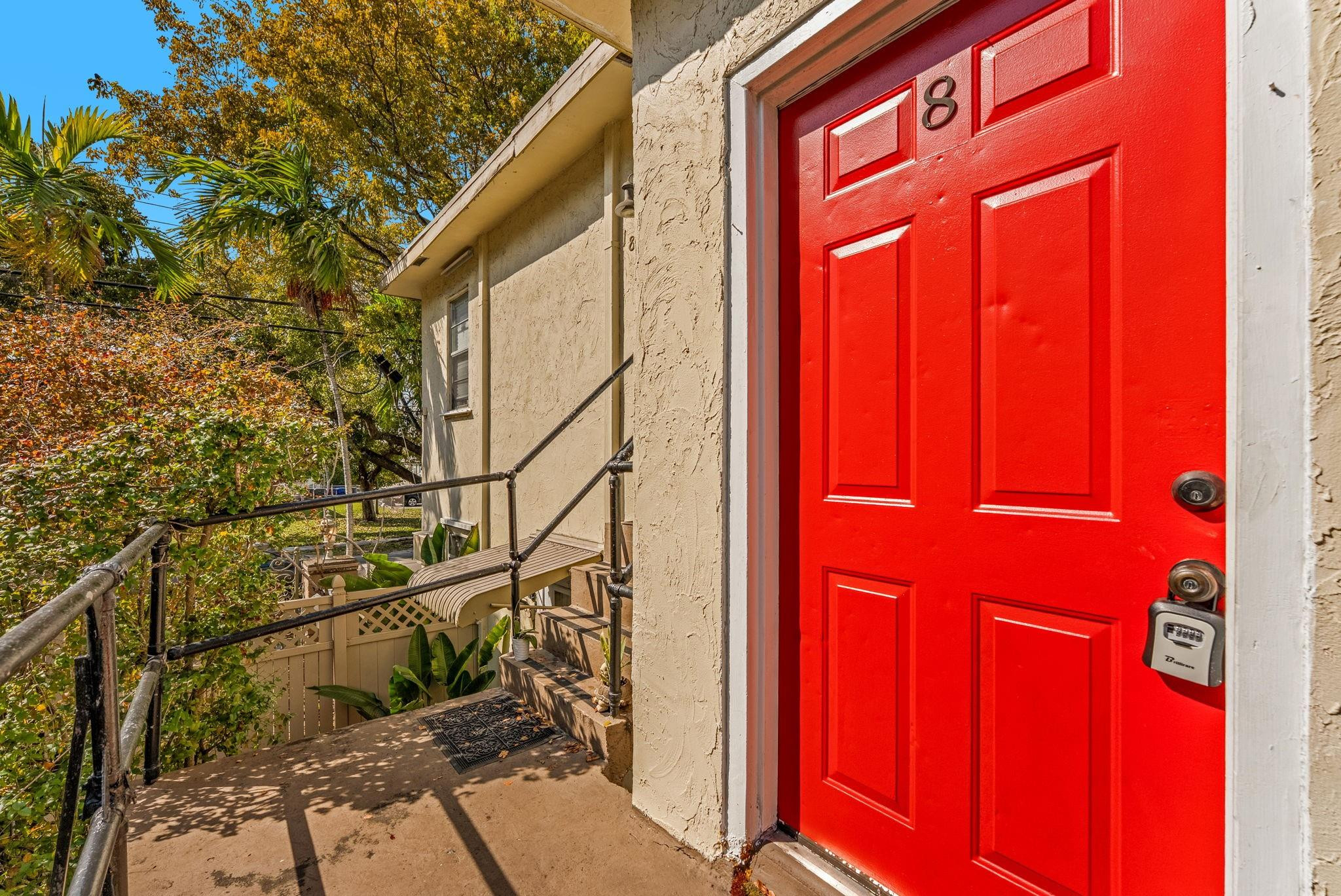 Hollywood 1-21 B - Residential Lease