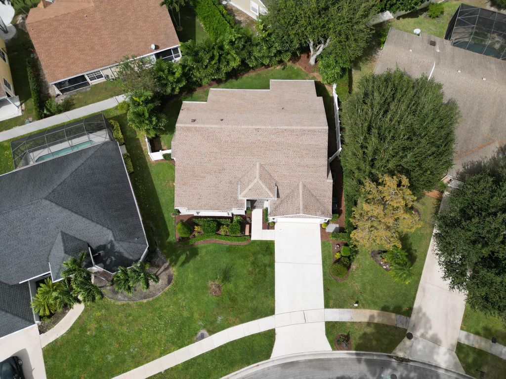 Photo of 1000 Lake Breeze Drive, Wellington, FL 33414 (MLS # B26016771)