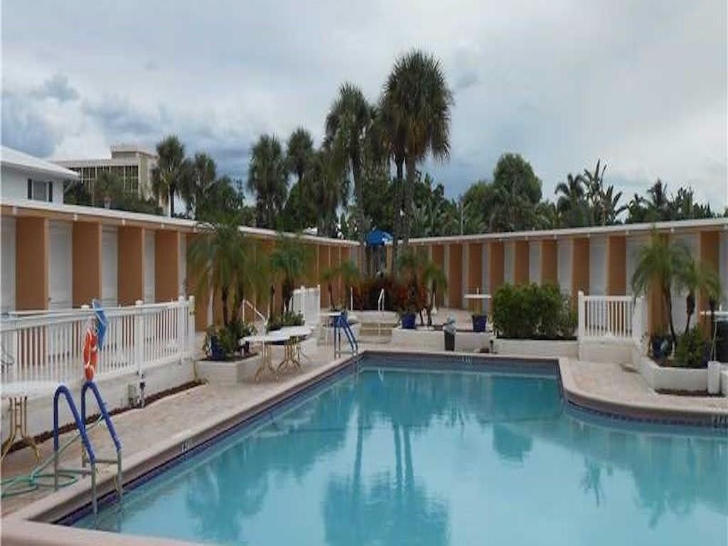 IMPERIAL POINT COLONNADES CONDO - Residential