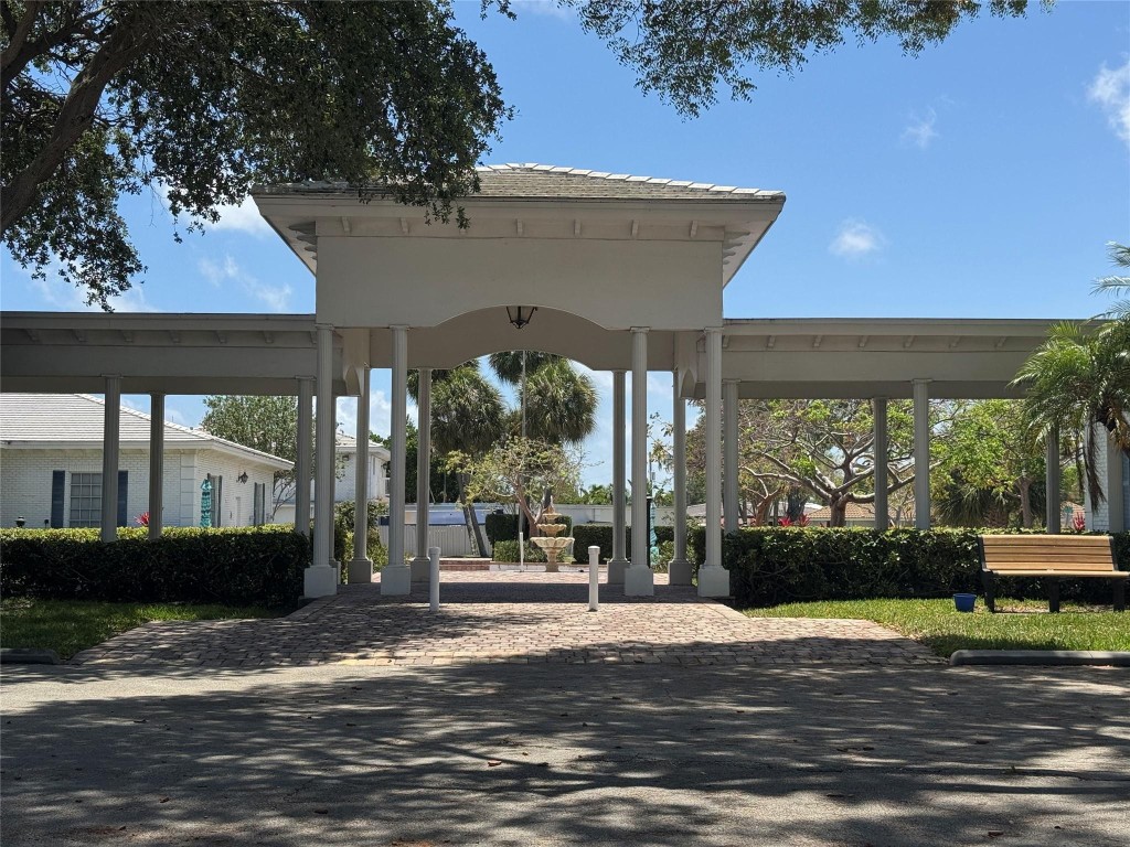 IMPERIAL POINT COLONNADES CONDO - Residential