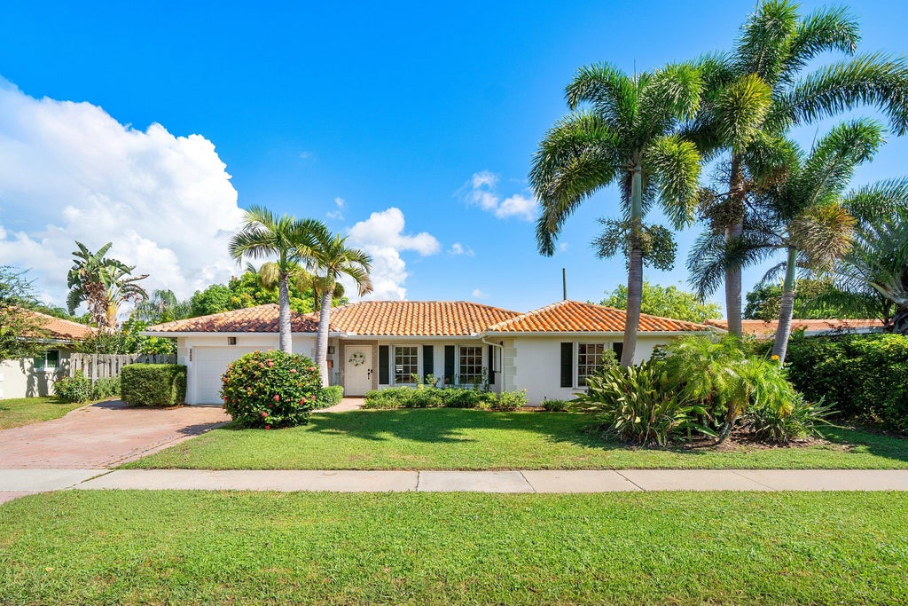 Photo of 943 SW 5th Street, Boca Raton, FL 33486 (MLS # B26069986)