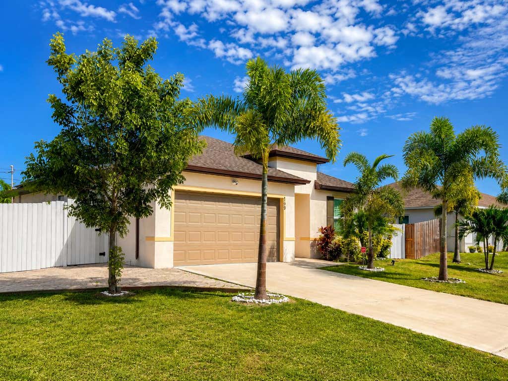 Photo of 729 SW Haas Avenue, Port Saint Lucie, FL 34953 (MLS # B26045568)