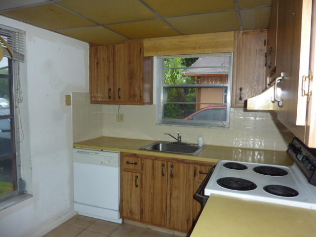 Los Mangos - Residential