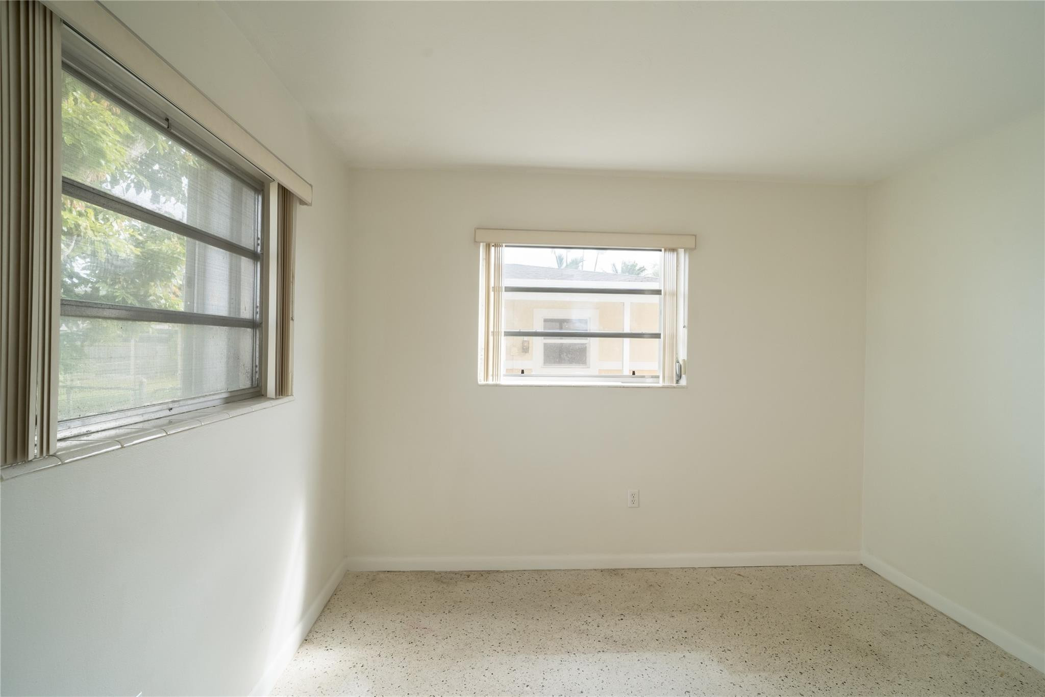 HOLLYWOOD PINES - Residential