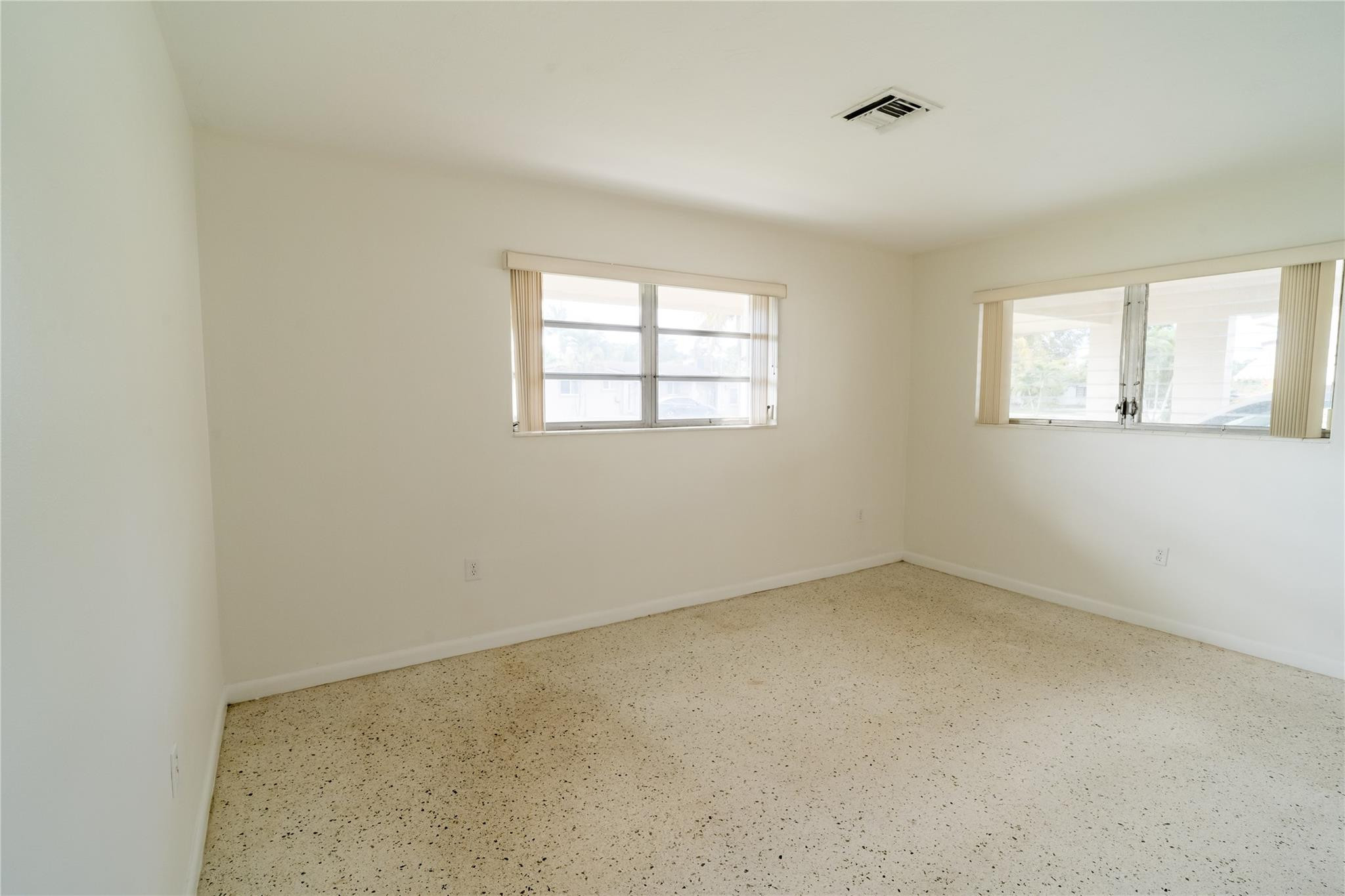 HOLLYWOOD PINES - Residential