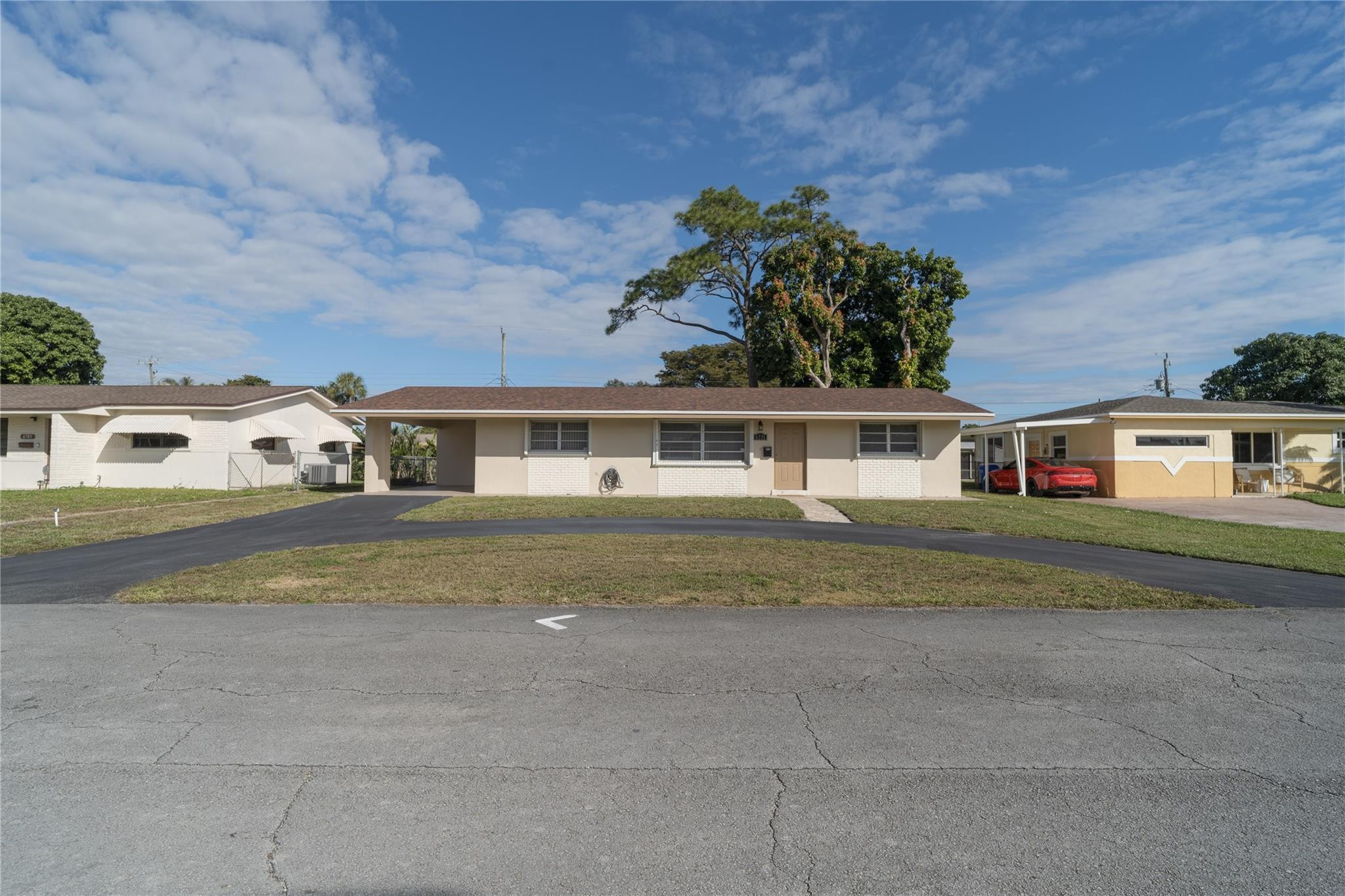 HOLLYWOOD PINES - Residential