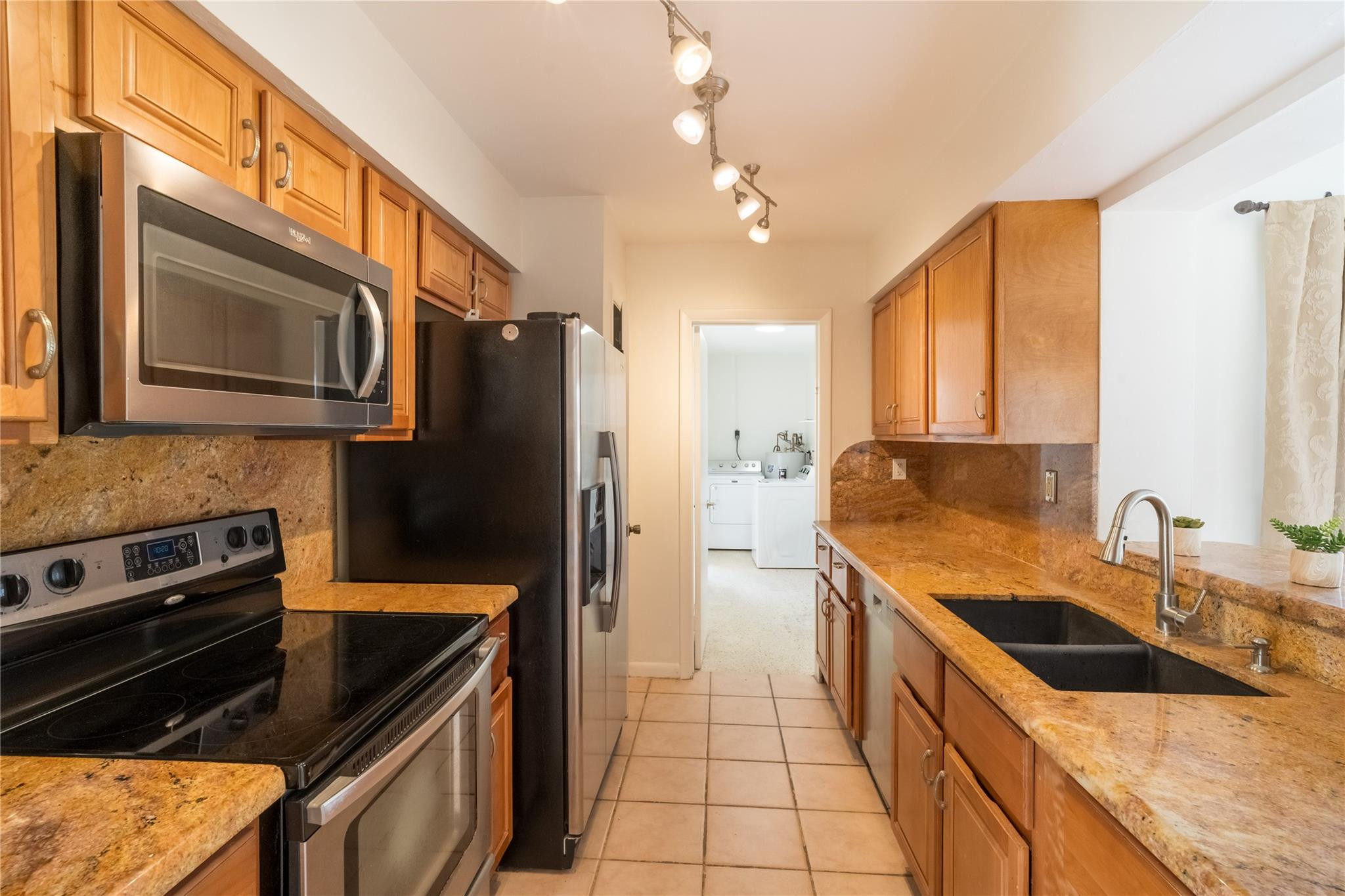 HOLLYWOOD PINES - Residential