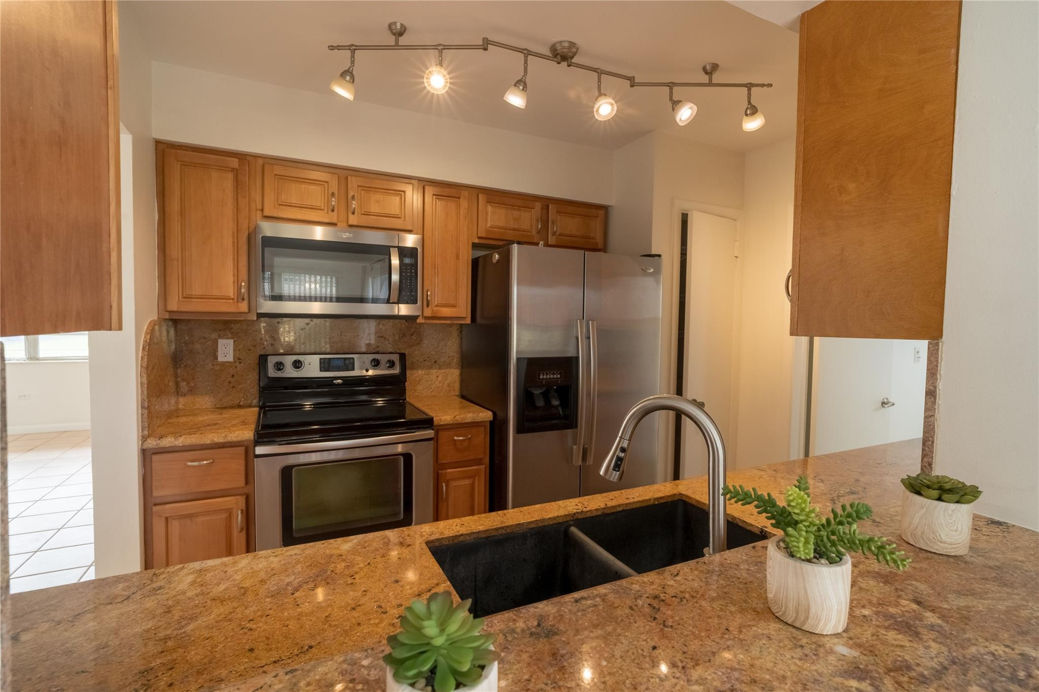 HOLLYWOOD PINES - Residential