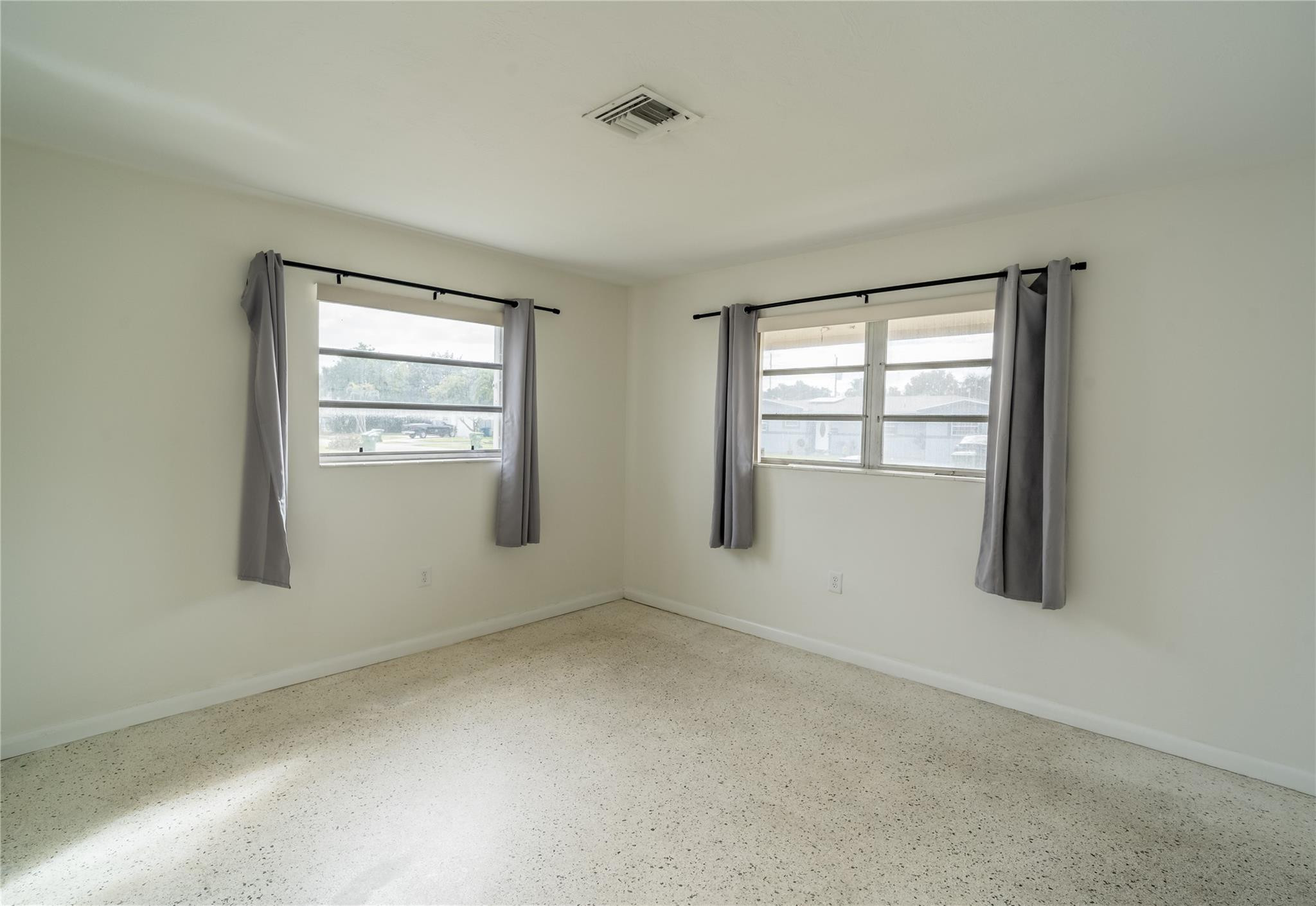 HOLLYWOOD PINES - Residential