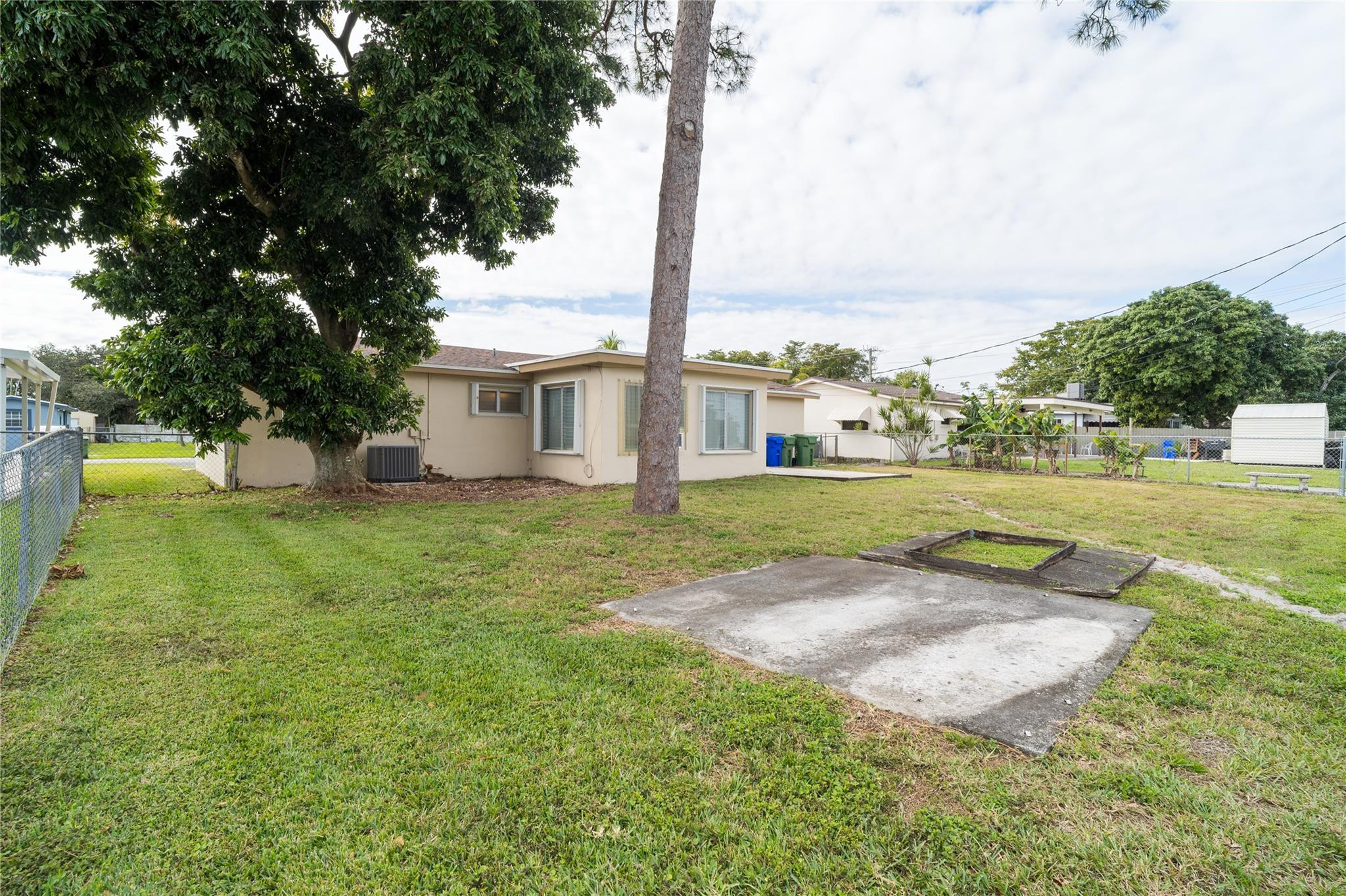 HOLLYWOOD PINES - Residential