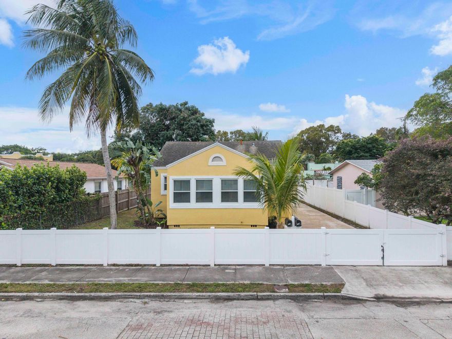 Charming and centrally located rental available for immediate occupancy at $2,400 per month. Located near Antique Row/Vintage Row in West Palm Beach, this well-maintained residence offers off-street parking and an in-unit washer and dryer for added convenience. Functional layout with comfortable living spaces, just minutes to downtown West Palm Beach, shopping, dining, and the waterfront. Quick move-in available.