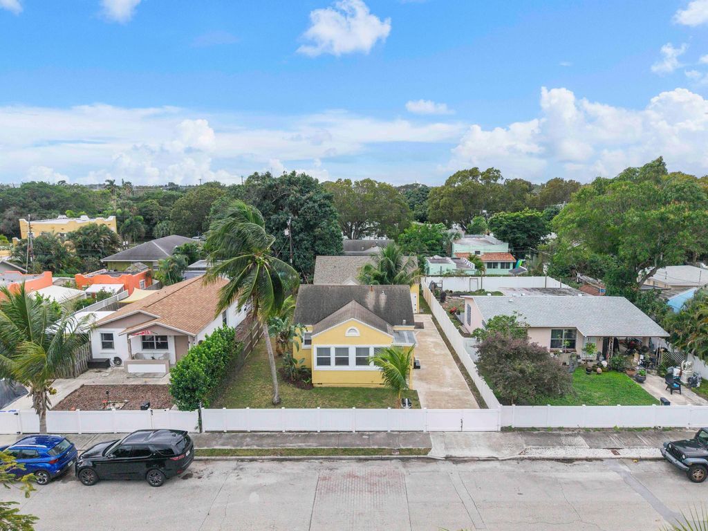 Photo of 608 El Vedado, West Palm Beach, FL 33405 (MLS # R11166941)