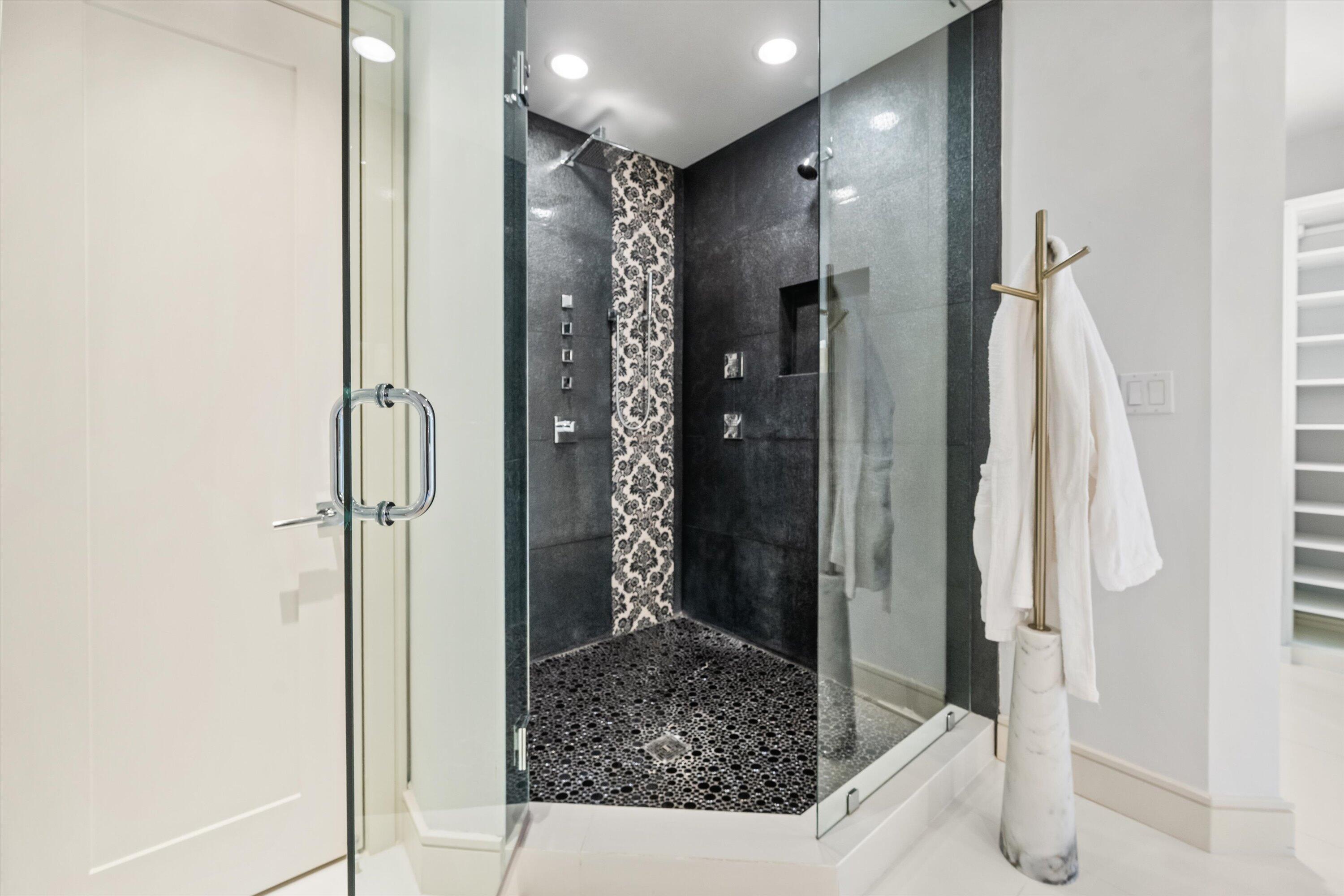 REEF CONDO - Residential