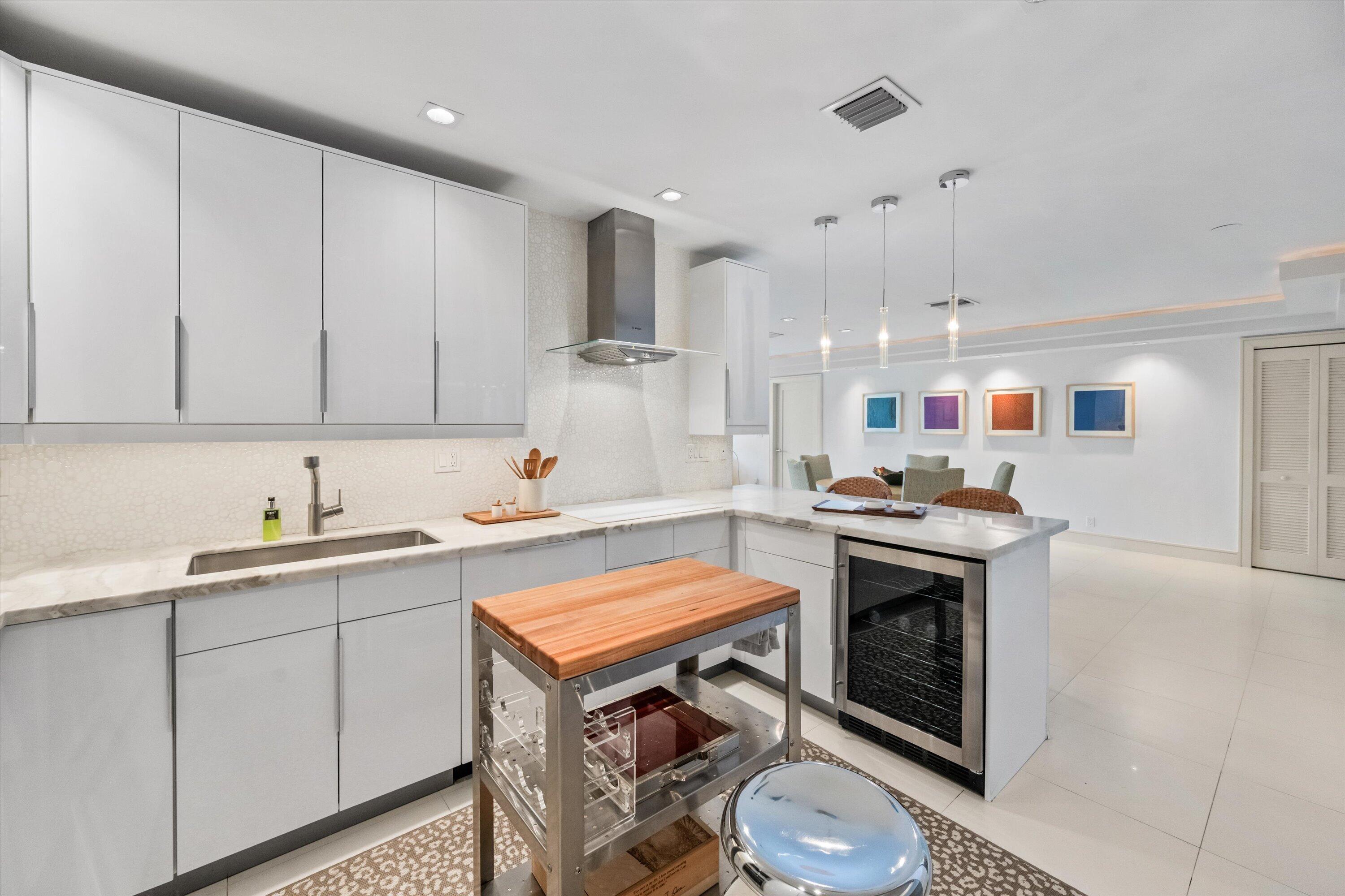 REEF CONDO - Residential