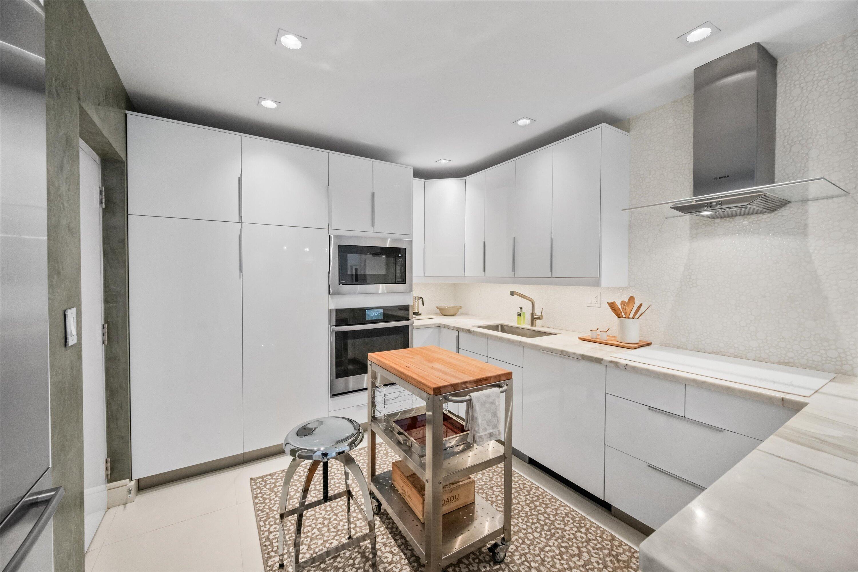 REEF CONDO - Residential