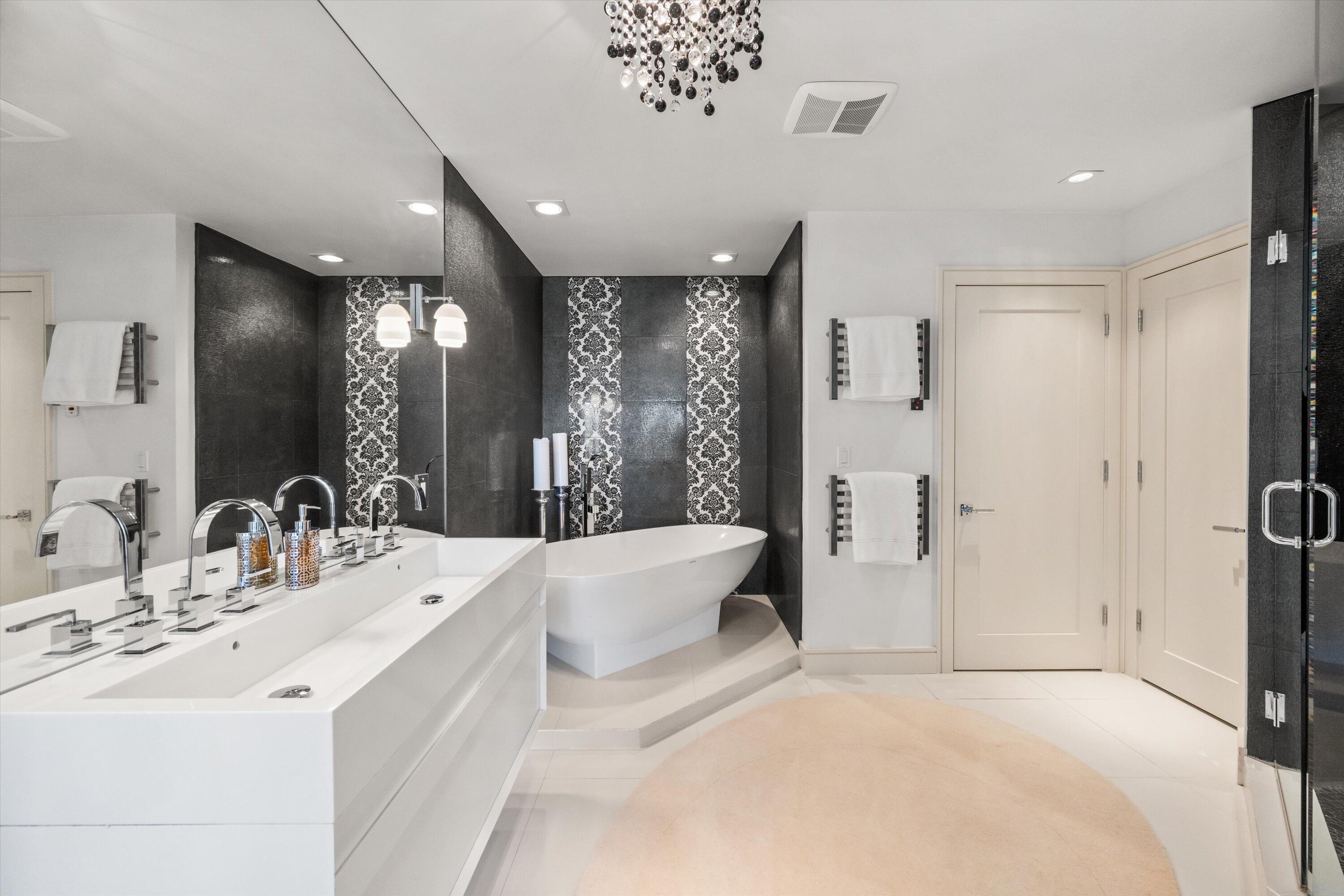 REEF CONDO - Residential