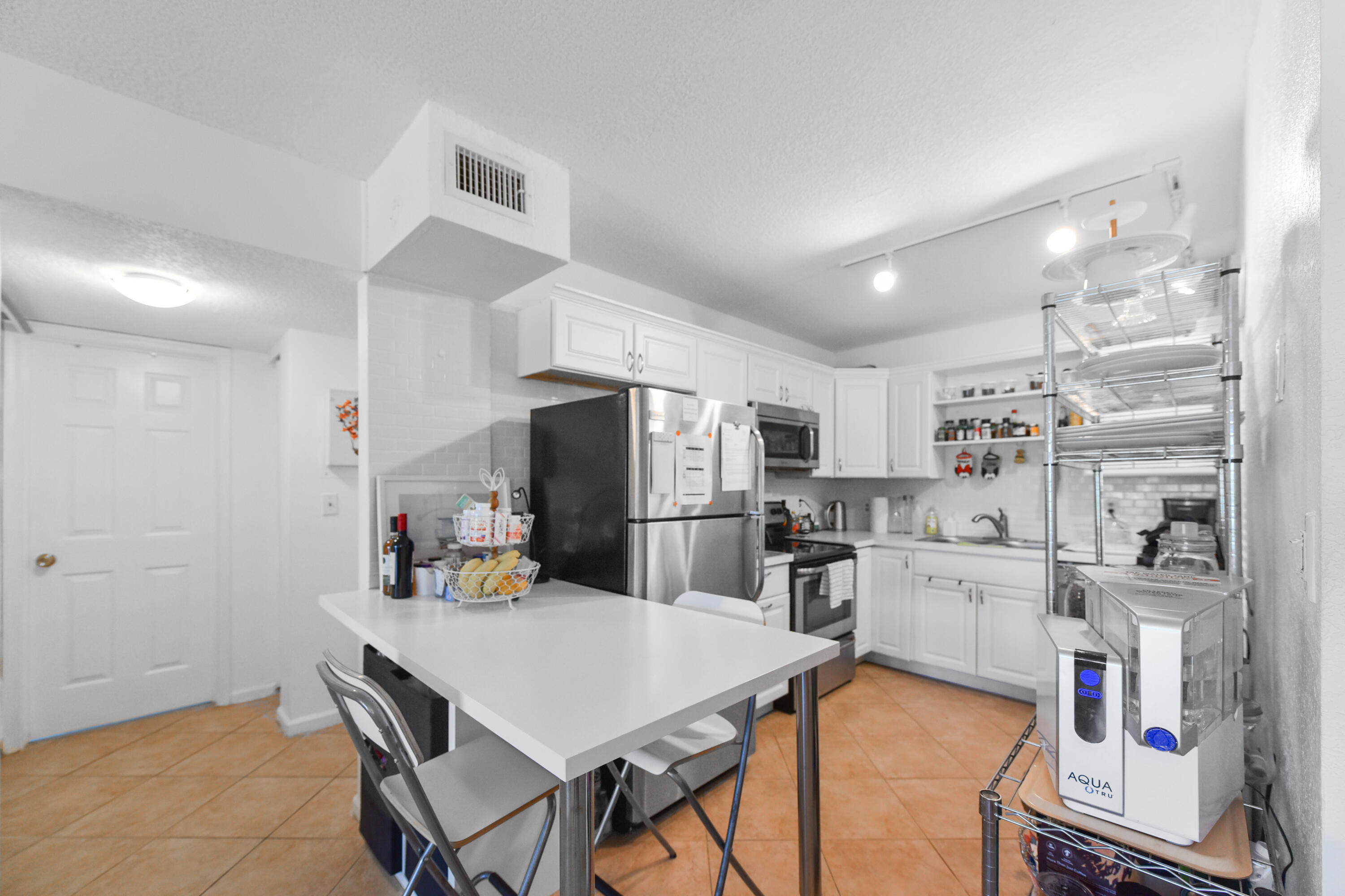 LAKE WINDWOOD CONDO - Residential Lease