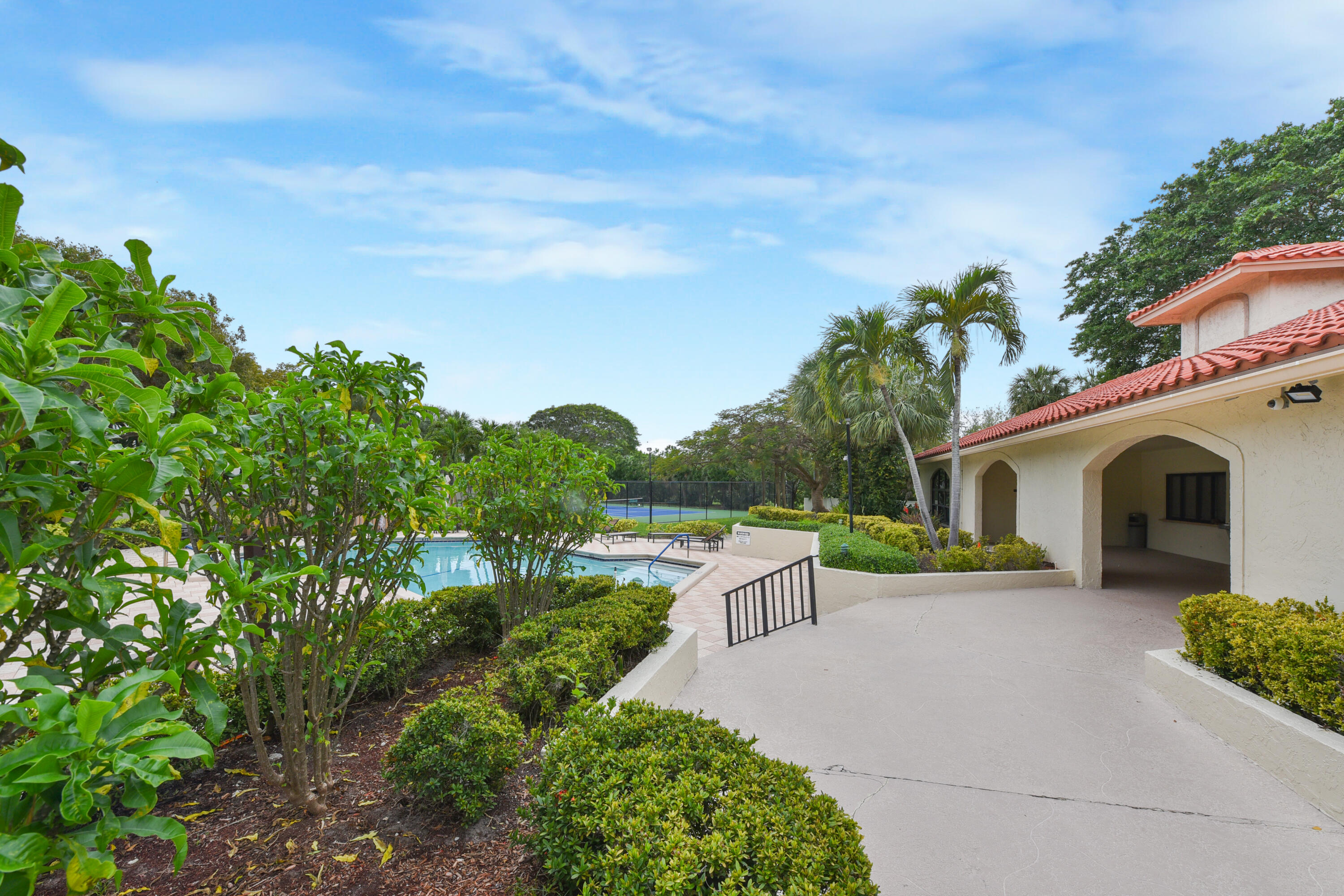 LAKE WINDWOOD CONDO - Residential Lease