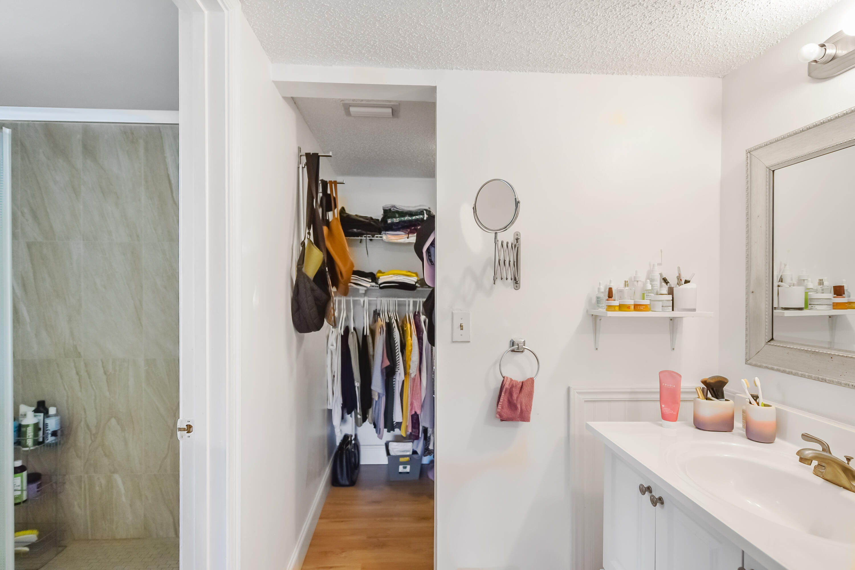 LAKE WINDWOOD CONDO - Residential Lease