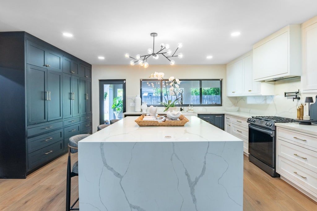 Photo of 335 Franklin Road, West Palm Beach, FL 33405 (MLS # B26028978)