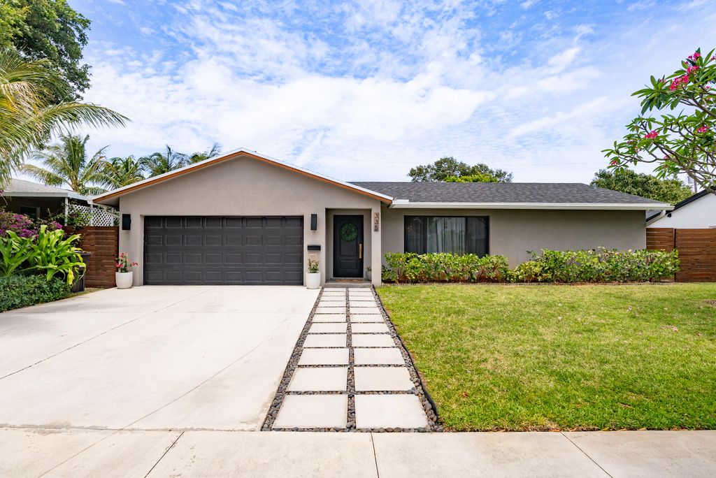 Photo of 335 Franklin Road, West Palm Beach, FL 33405 (MLS # B26028978)