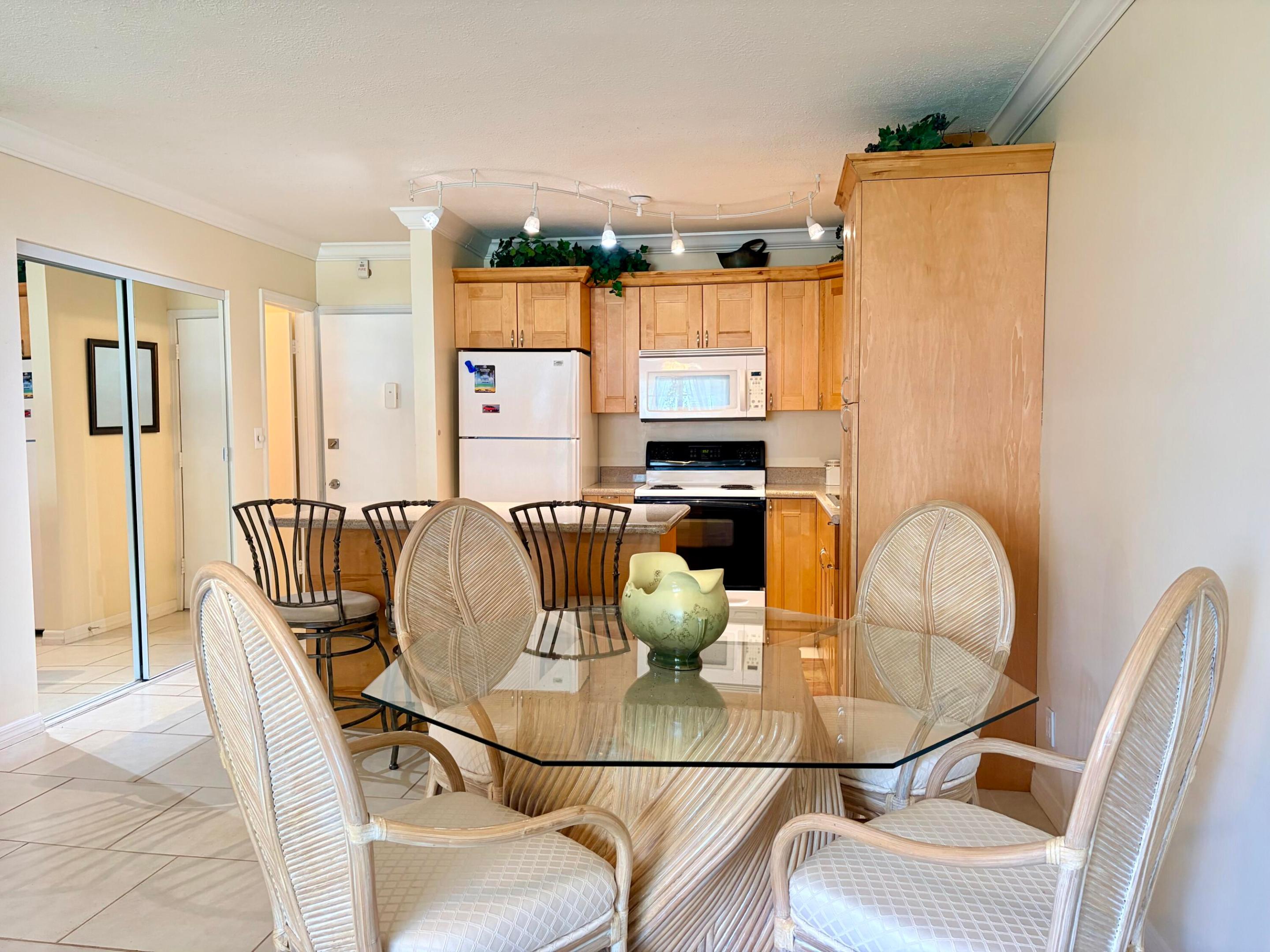 MAYFAIR APT CO-OP - Residential