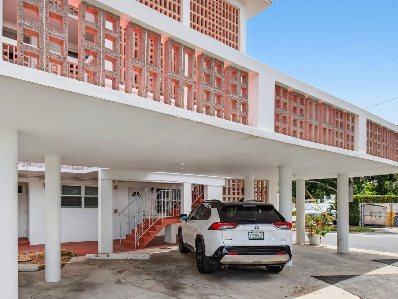 Palm Royal - Residential