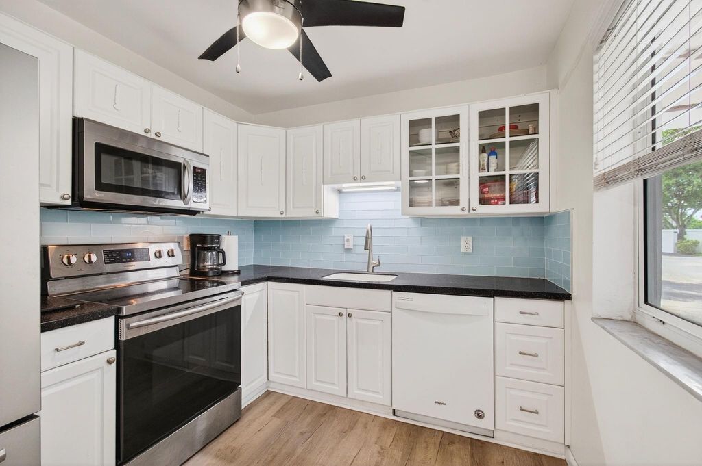 Photo of 10 SE 13th St #1A, Boca Raton, FL 33432 (MLS # F10529941)