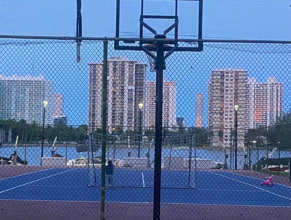 Commodore Plaza - Residential