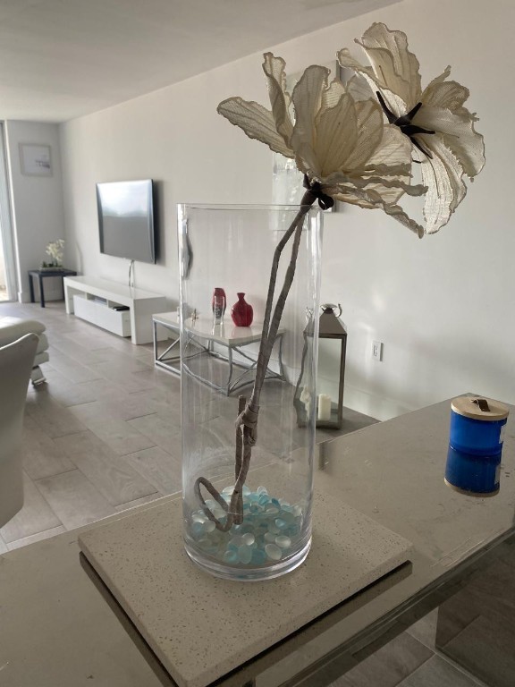 Commodore Plaza - Residential