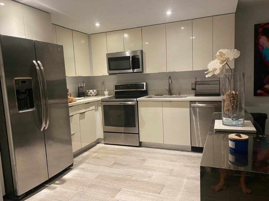 Commodore Plaza - Residential