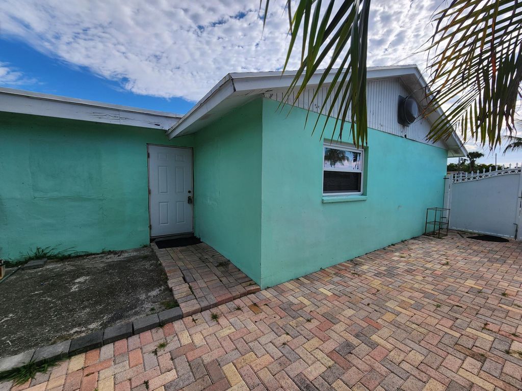 Photo of 605 S 12th St #Efficiency In Back, Lantana, FL 33462 (MLS # B26022983)