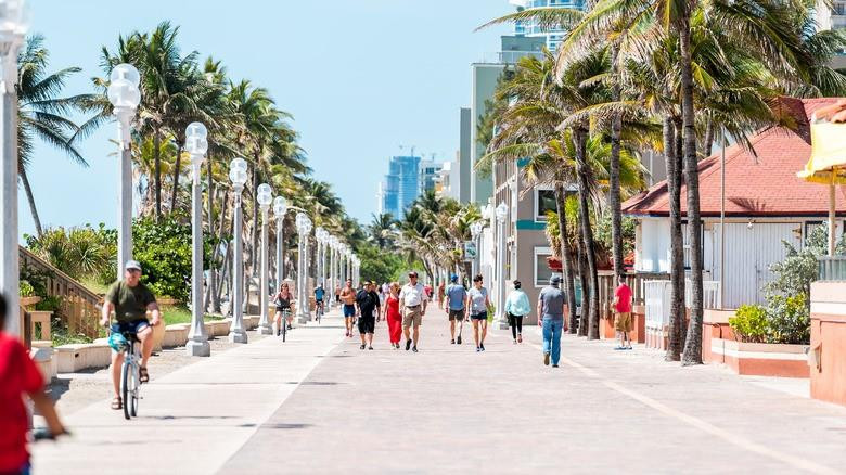 Hollywood Lakes Sec 1-32 - Residential Lease